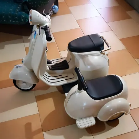 Piaggio Crema Vespa Mini con Sidecar Elettrica da Bambini a Batteria 6 V