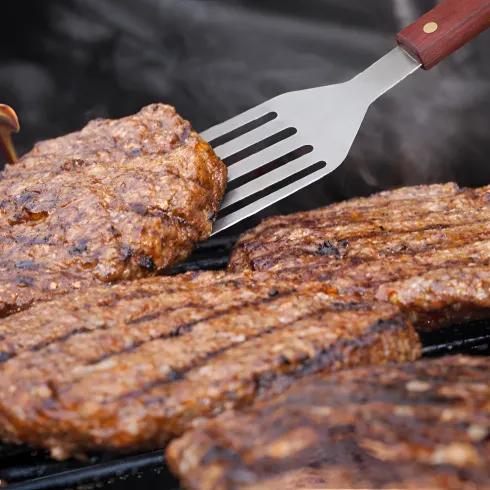 Set Utensili Barbecue 18 Pezzi in Acciaio Cromato con Manico in Legno