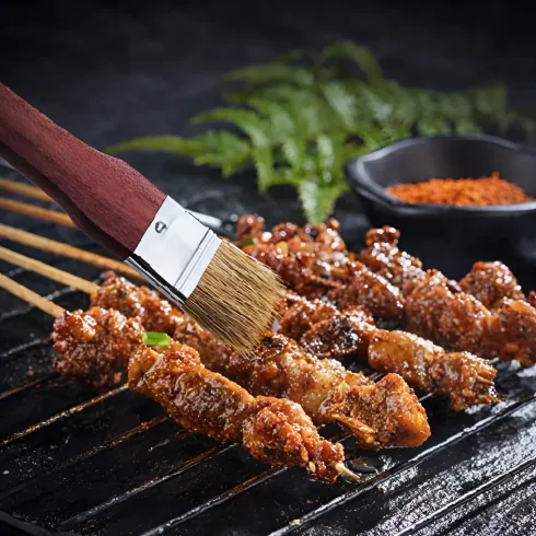 Set Utensili Barbecue 18 Pezzi in Acciaio Cromato con Manico in Legno