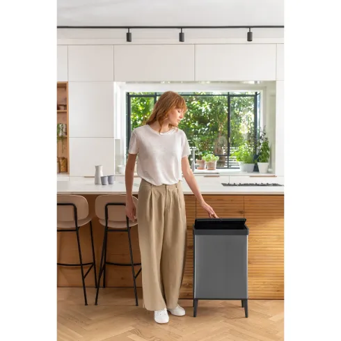 Pattumiera Keter 54L Grigio Perlato Apertura Push per Cucina con Gambe