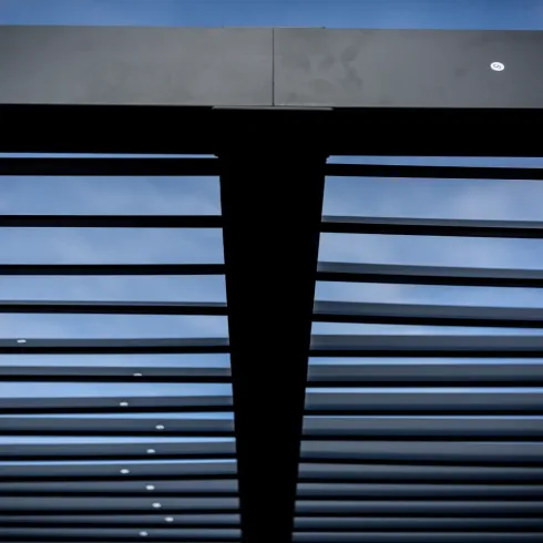 Pergola Bioclimatica in Alluminio 360x300 cm con 2 Teli Laterali Grigi