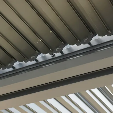 Pergola Bioclimatica in Alluminio con Lamelle Effetto Legno 360x300