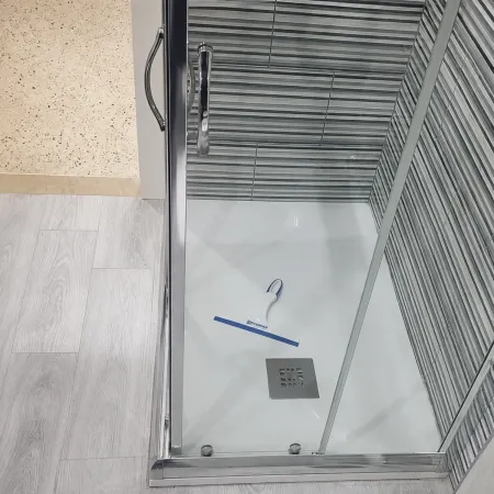 Piatto Doccia Bianco Ardesia Slim Effetto Pietra Filo Pavimento in Marmo Resina