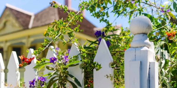 Come recintare un giardino: strategie pratiche e consigli per una recinzione economica