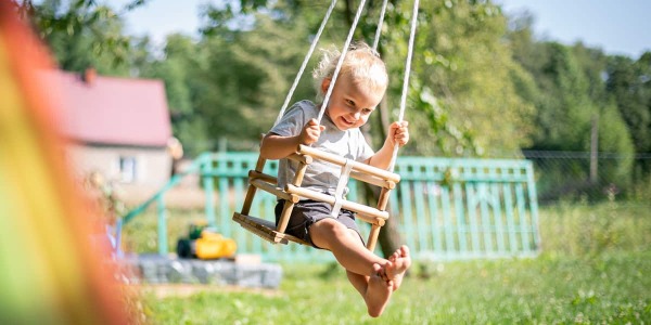 Giochi da esterno: come far divertire i bambini in giardino